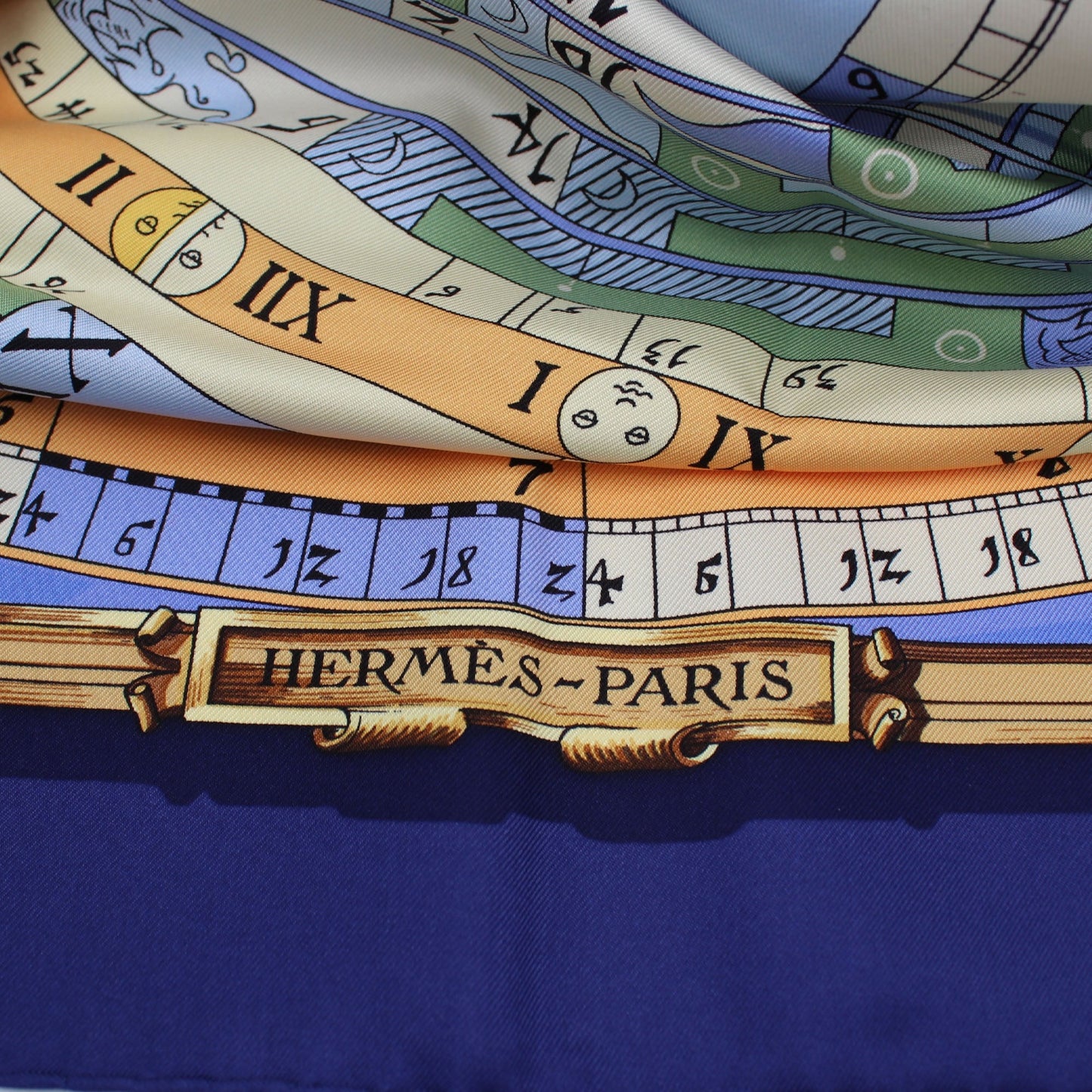 Hermès Carré "Dies et Hore"