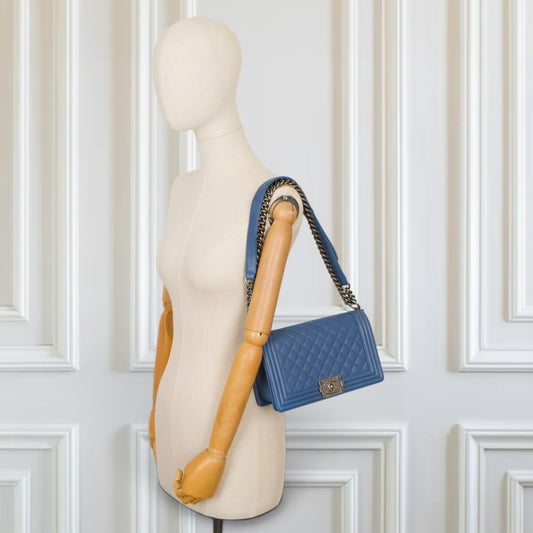 Chanel Medium Boy blau RHW