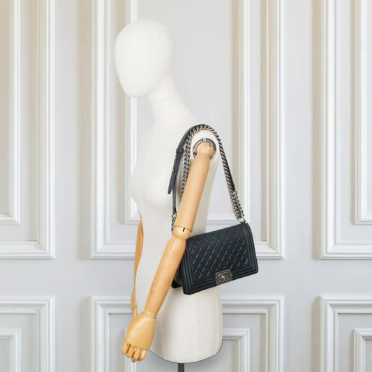 Chanel Medium Boy schwarz RHW