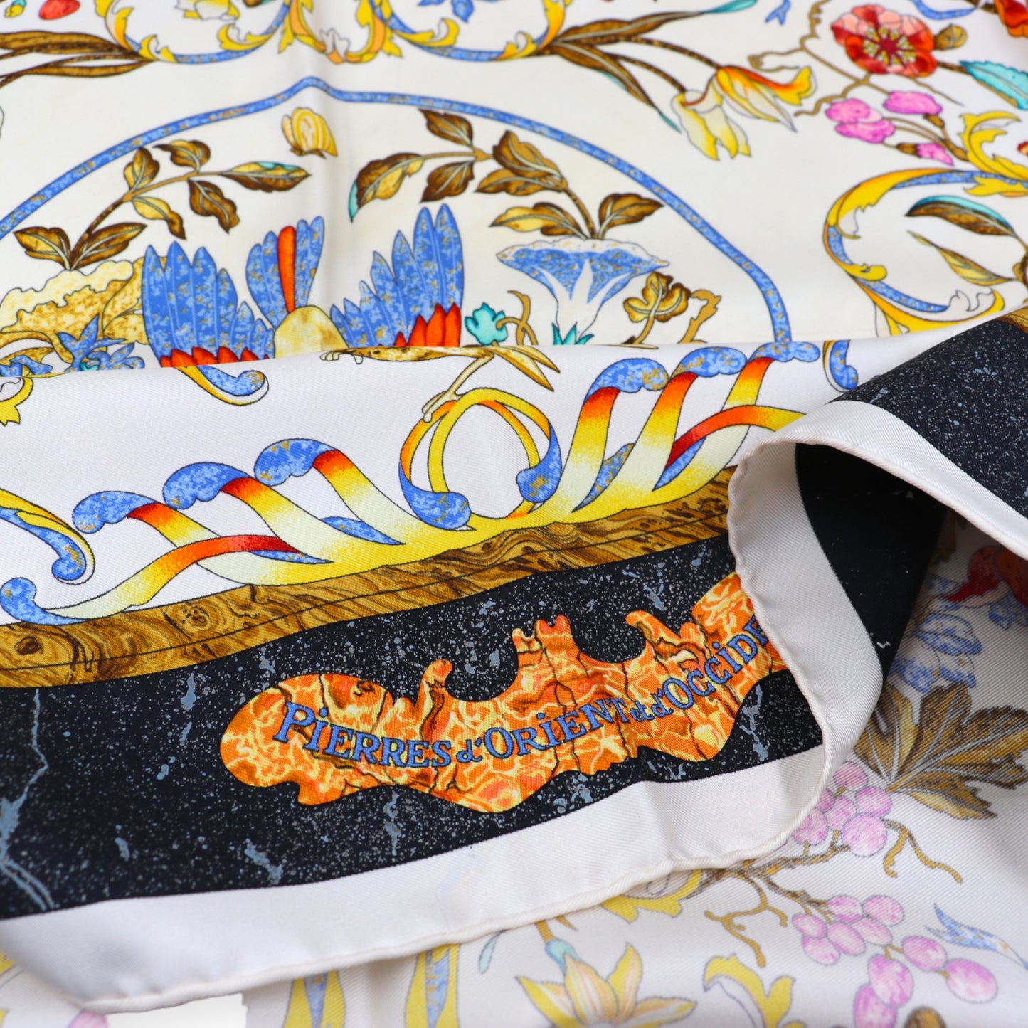 Hermès Carré "Pierres d'orient et d'occident"