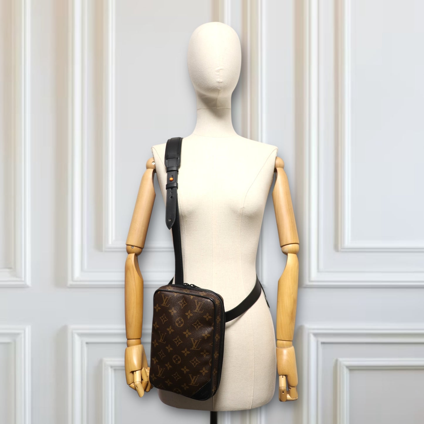Louis Vuitton Utility side bag Monogram