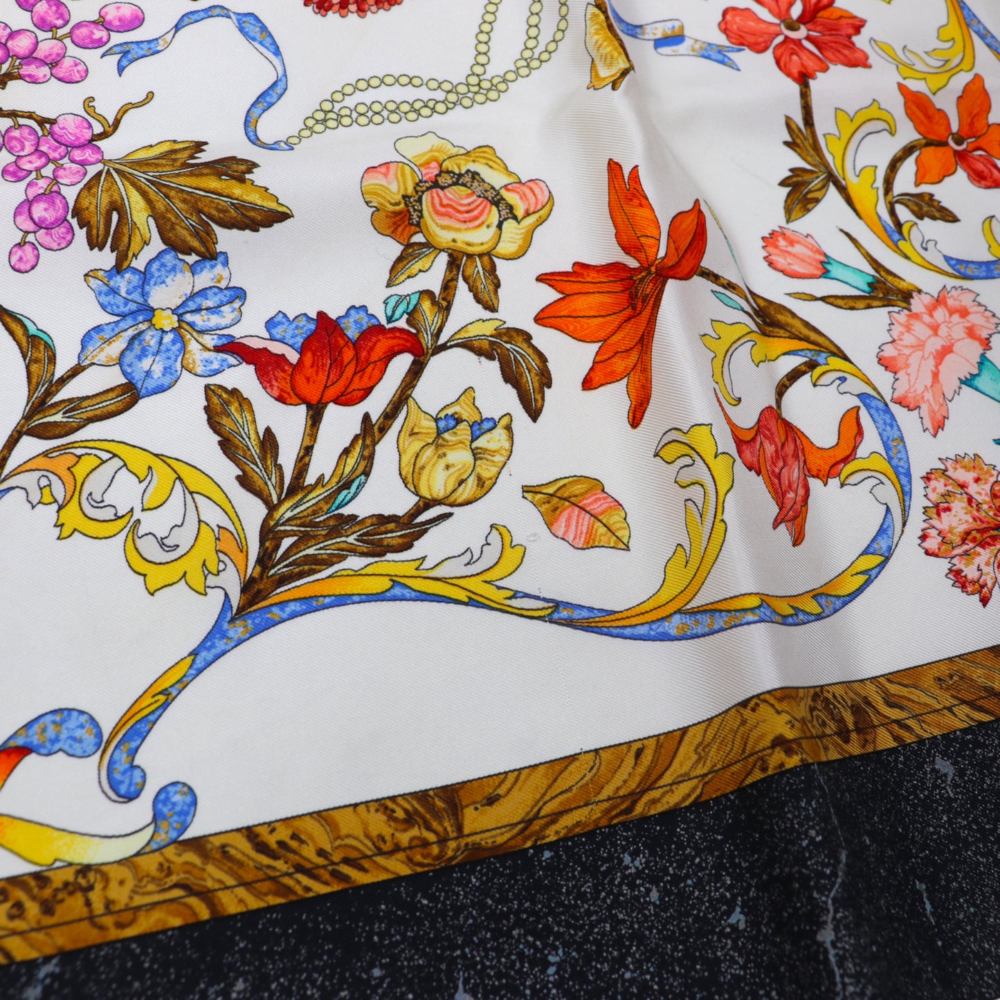 Hermès Carré "Pierres d'orient et d'occident"