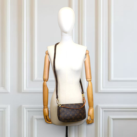 Louis Vuitton Pochette Accessoires mit Riemen