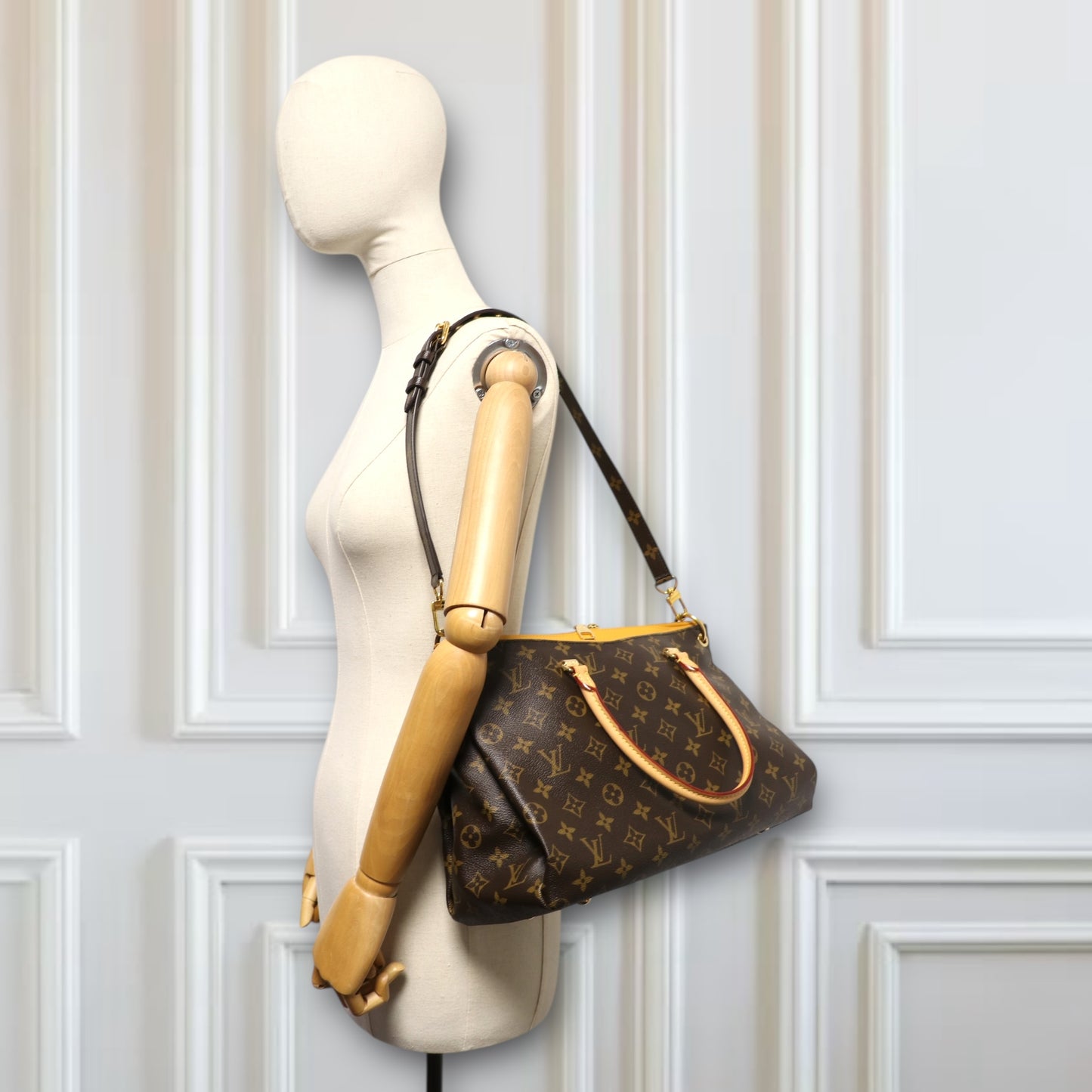 Louis Vuitton Pallas MM Monogram safran