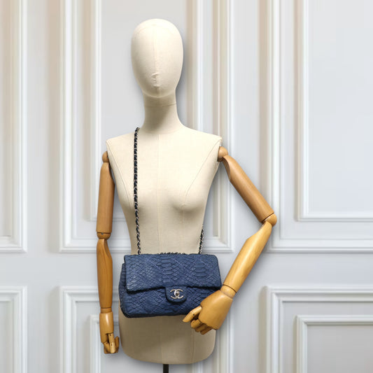 Chanel Ultra Stitch Flap Python blau