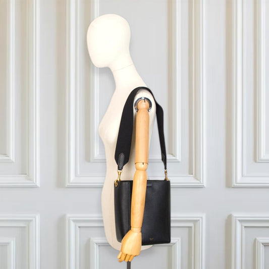 Céline Sangle bucket small schwarz