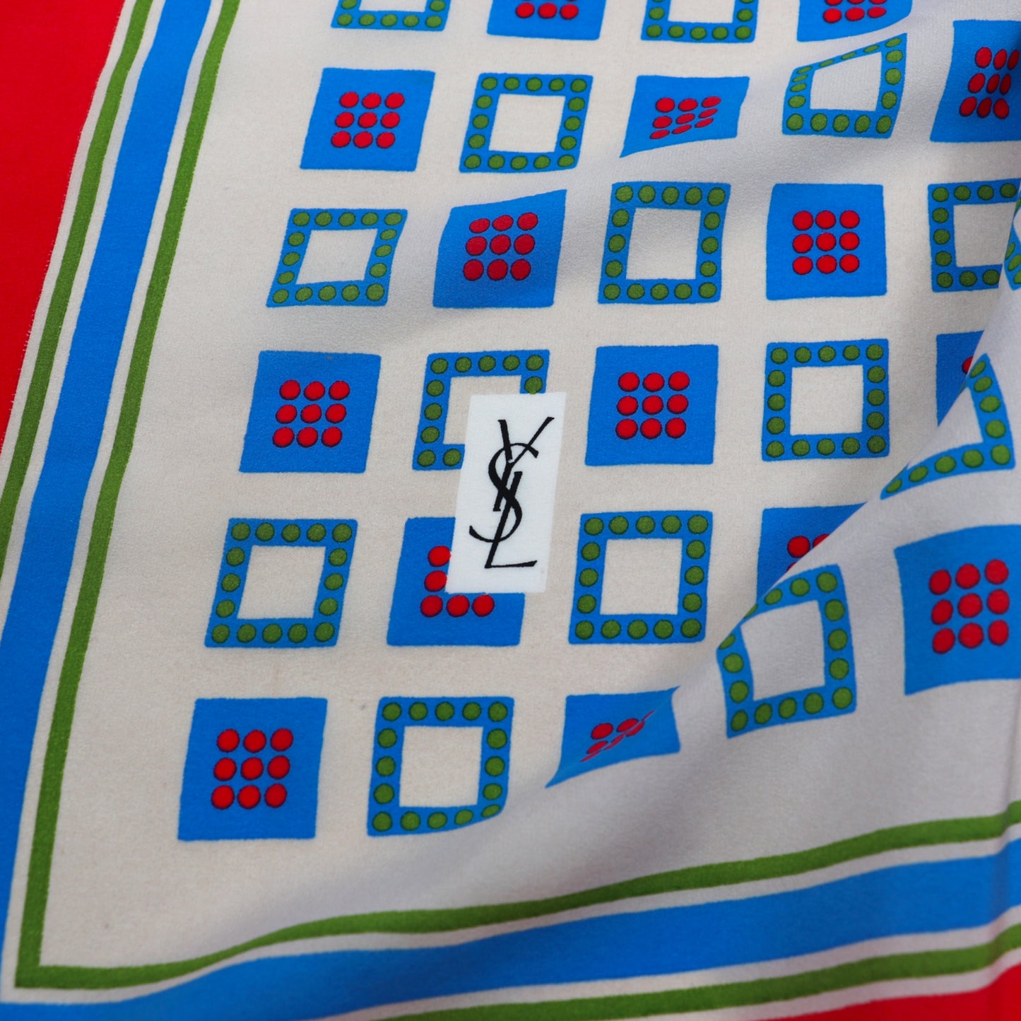 Yves Saint Laurent Seidentuch
