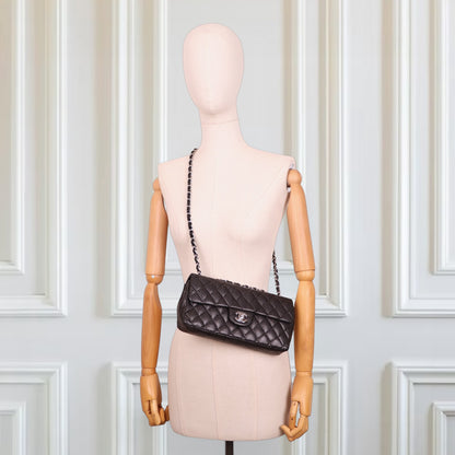 Chanel East West perforated schwarz