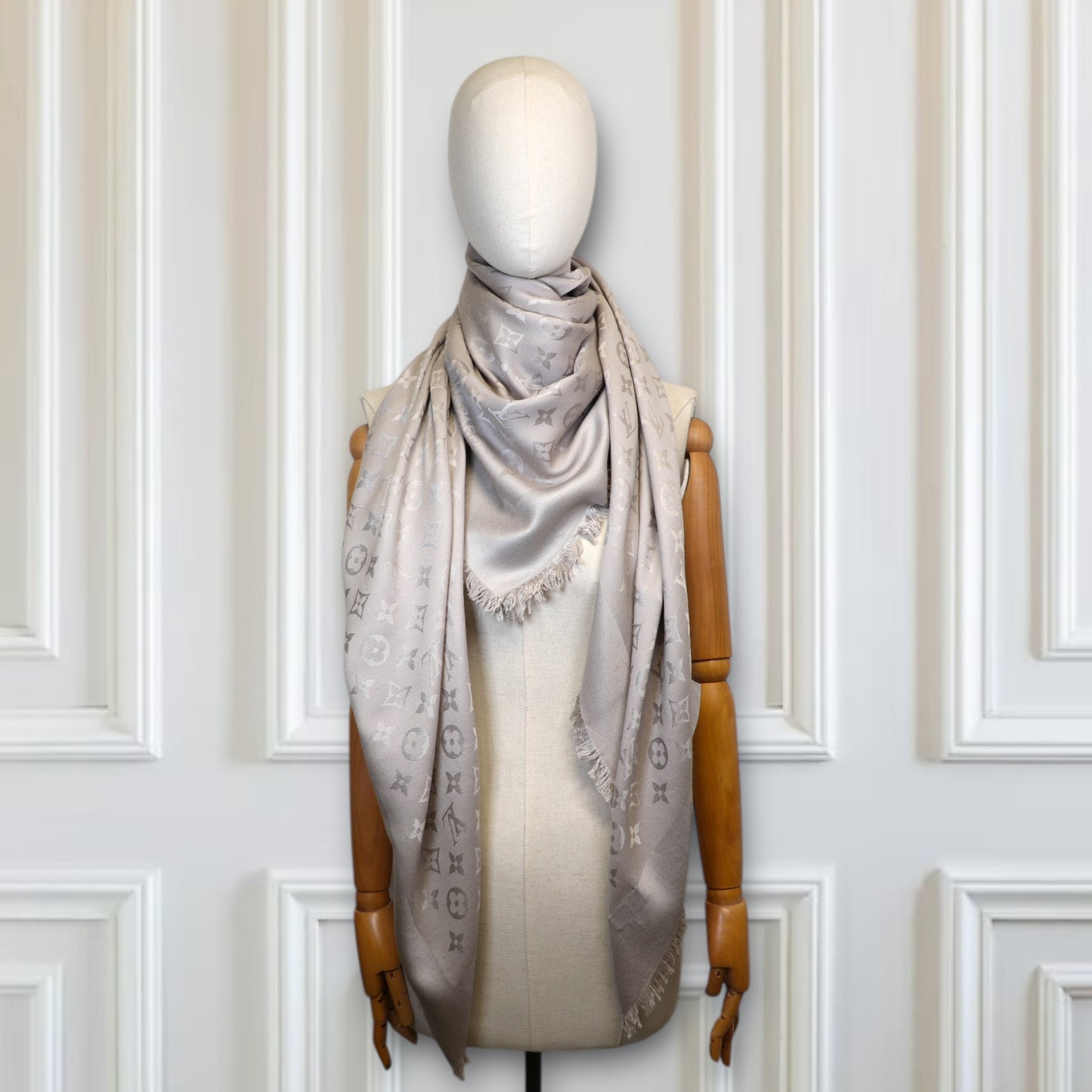 Louis Vuitton Monogram Schal grau