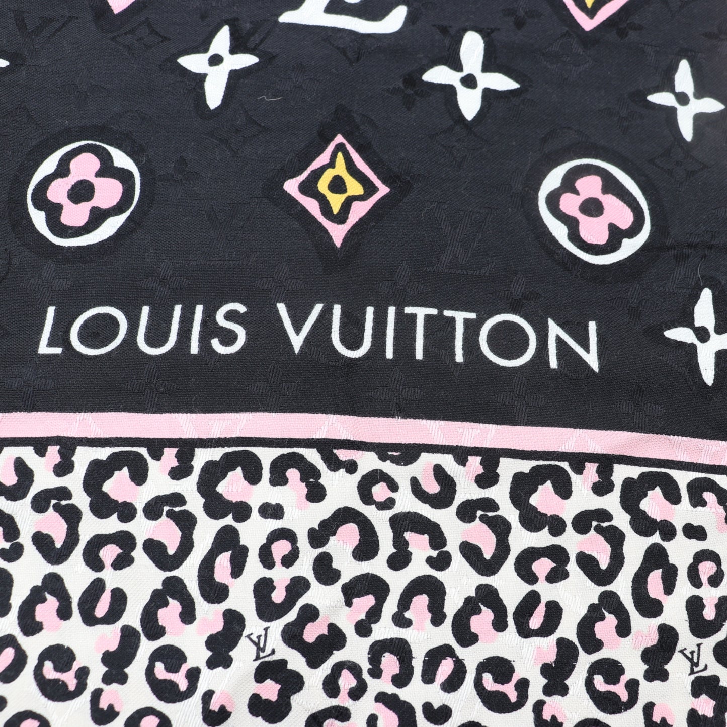Louis Vuitton “Wild at heart” Schal