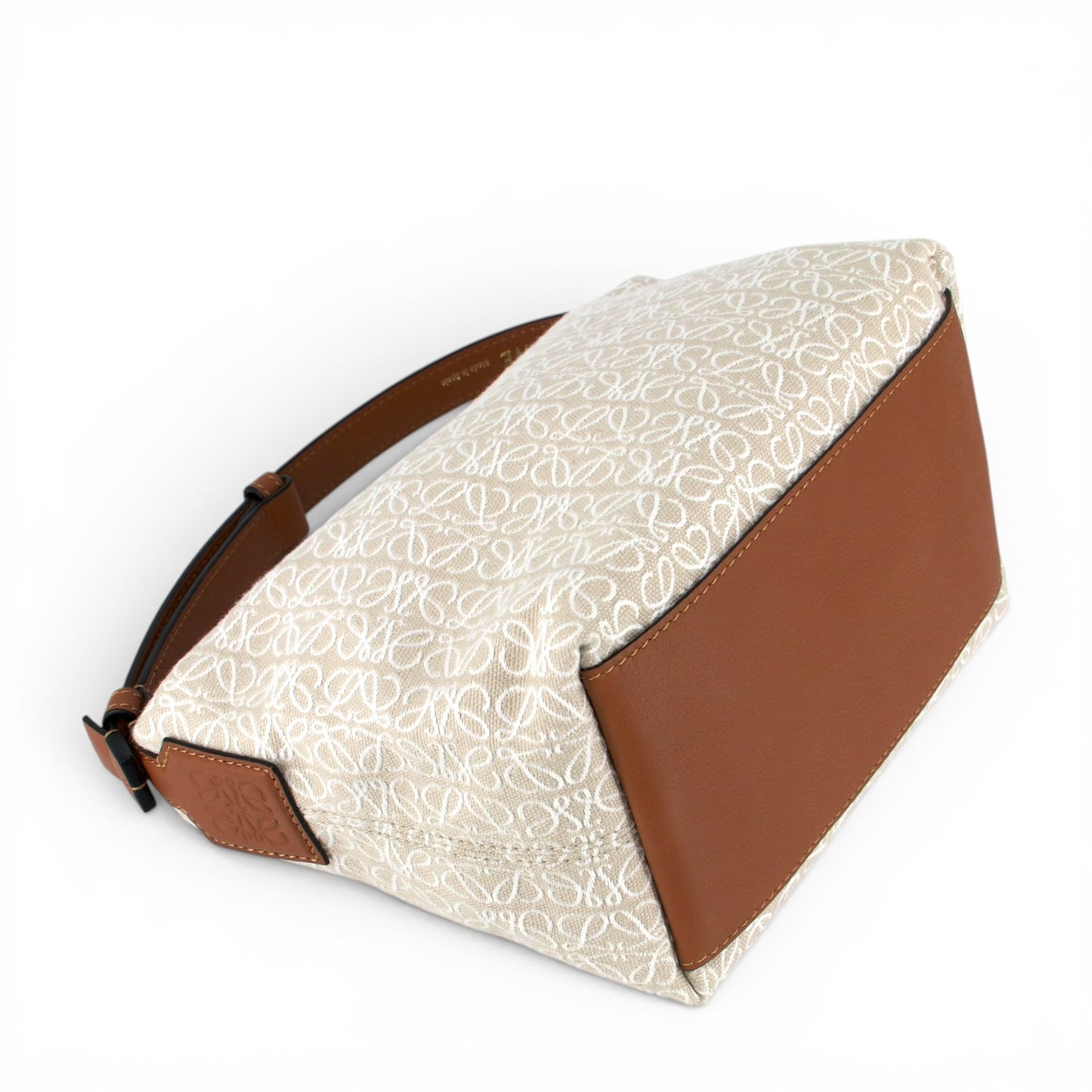 Loewe Cubi Anagram beige