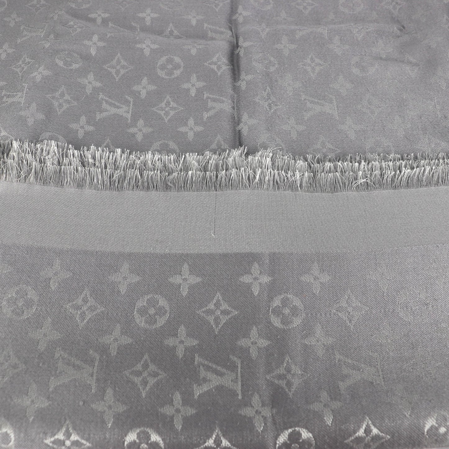 Louis Vuitton Monogram Shine schal grau