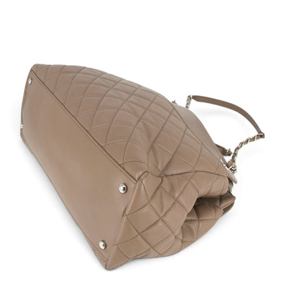 Chanel Shopper CC Matelassé taupe
