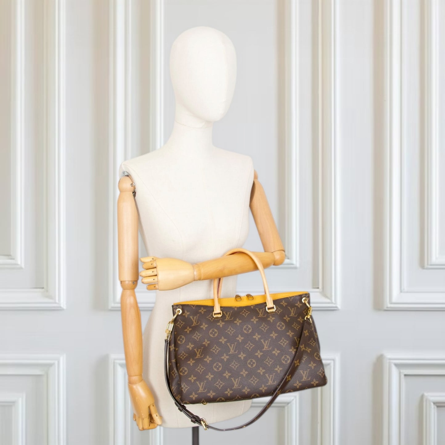 Louis Vuitton Pallas MM Monogram safran