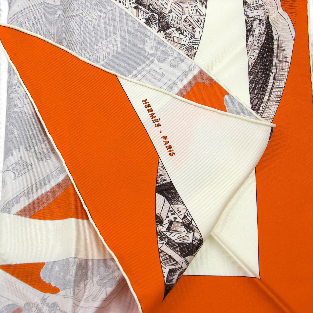 Hermès Pointe “Regarde Paris” orange