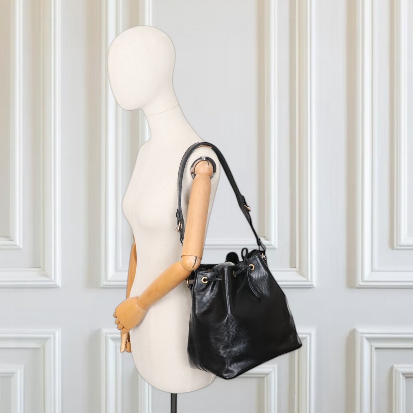 Louis Vuitton Petit noé epi schwarz