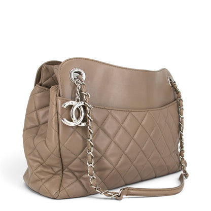 Chanel Shopper CC Matelassé taupe