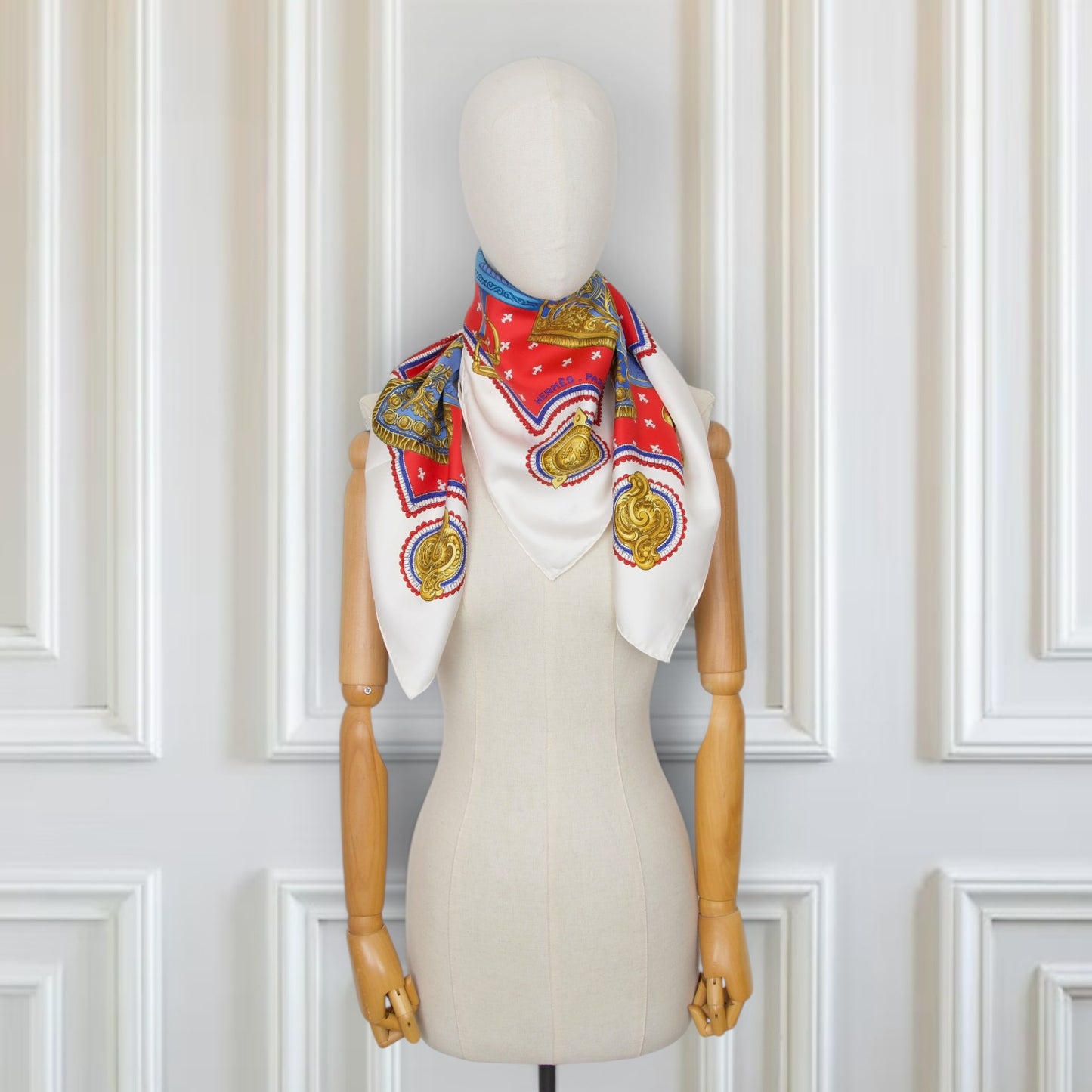 Hermès Carré "Selles à Housse" weiss/rot