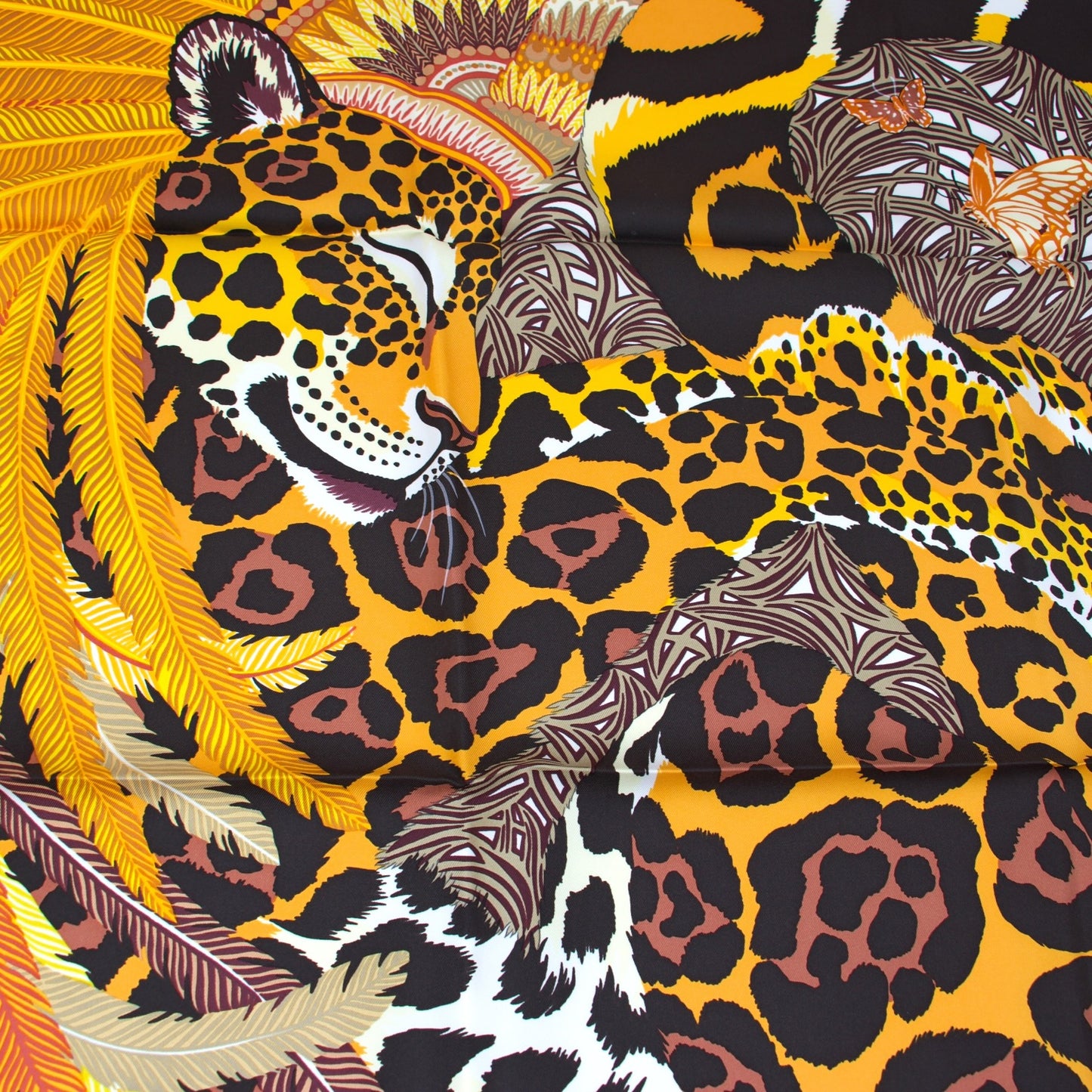 Hermès Carré "Jaguar Quetzal" gelb