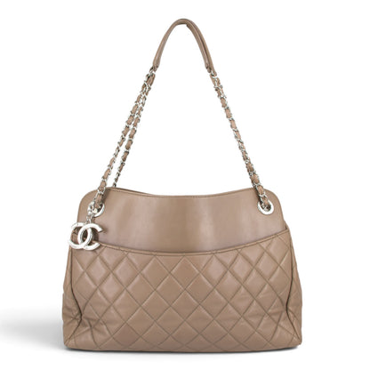 Chanel Shopper CC Matelassé taupe