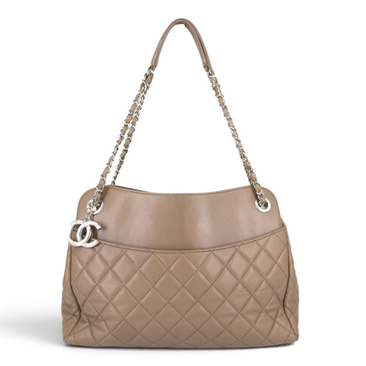 Chanel Shopper CC Matelassé taupe