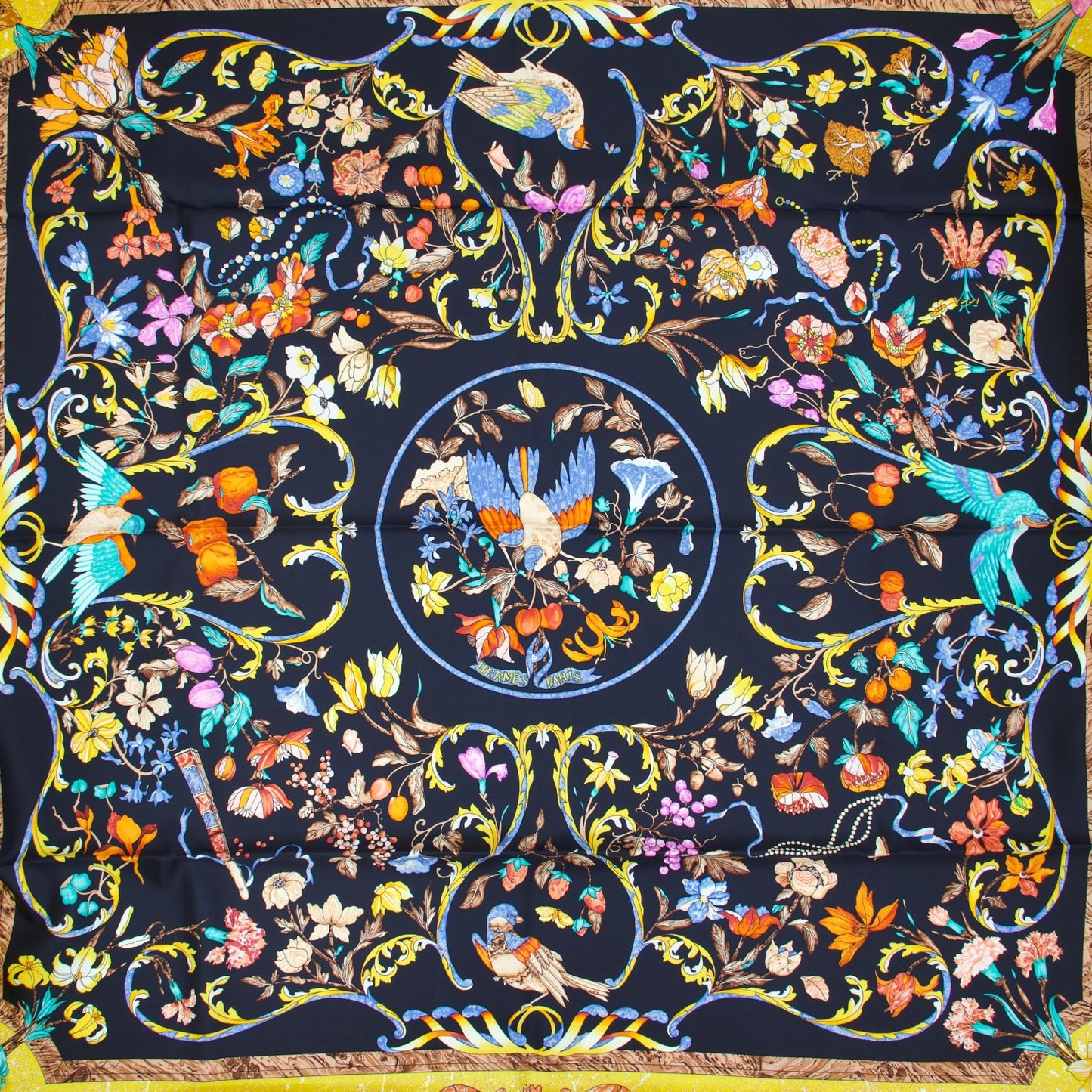 Hermès Carré "Pierres d'Orient et d'Occident" schwarz