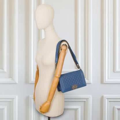 Chanel Medium Boy blau RHW