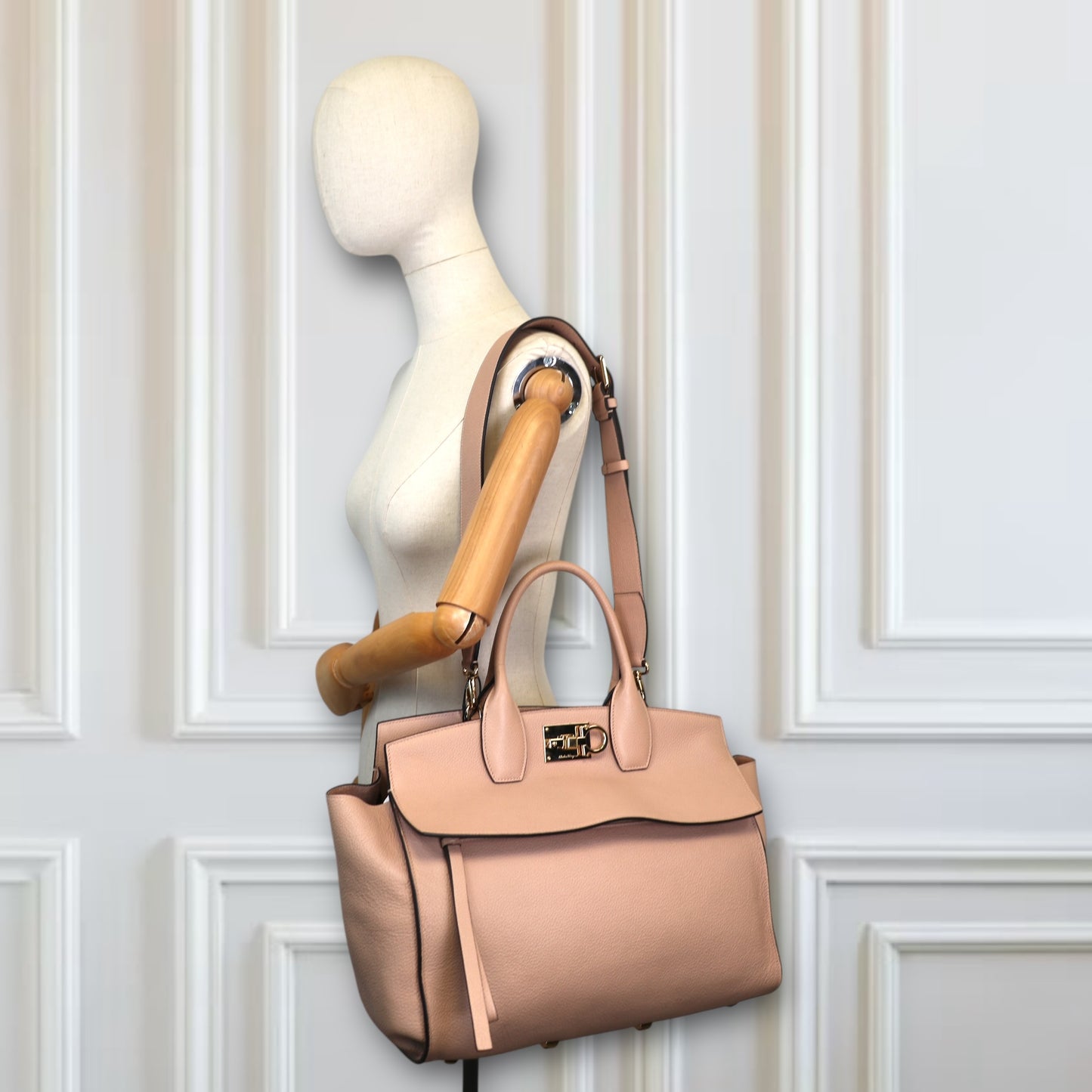 Salvatore Ferragamo Studio Soft Large Poudre