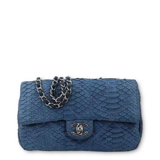 Chanel Ultra Stitch Flap Python blau