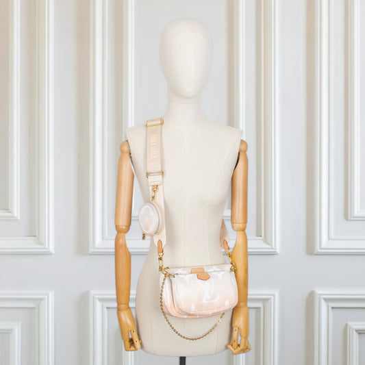 Louis Vuitton Multi-pochette By the pool