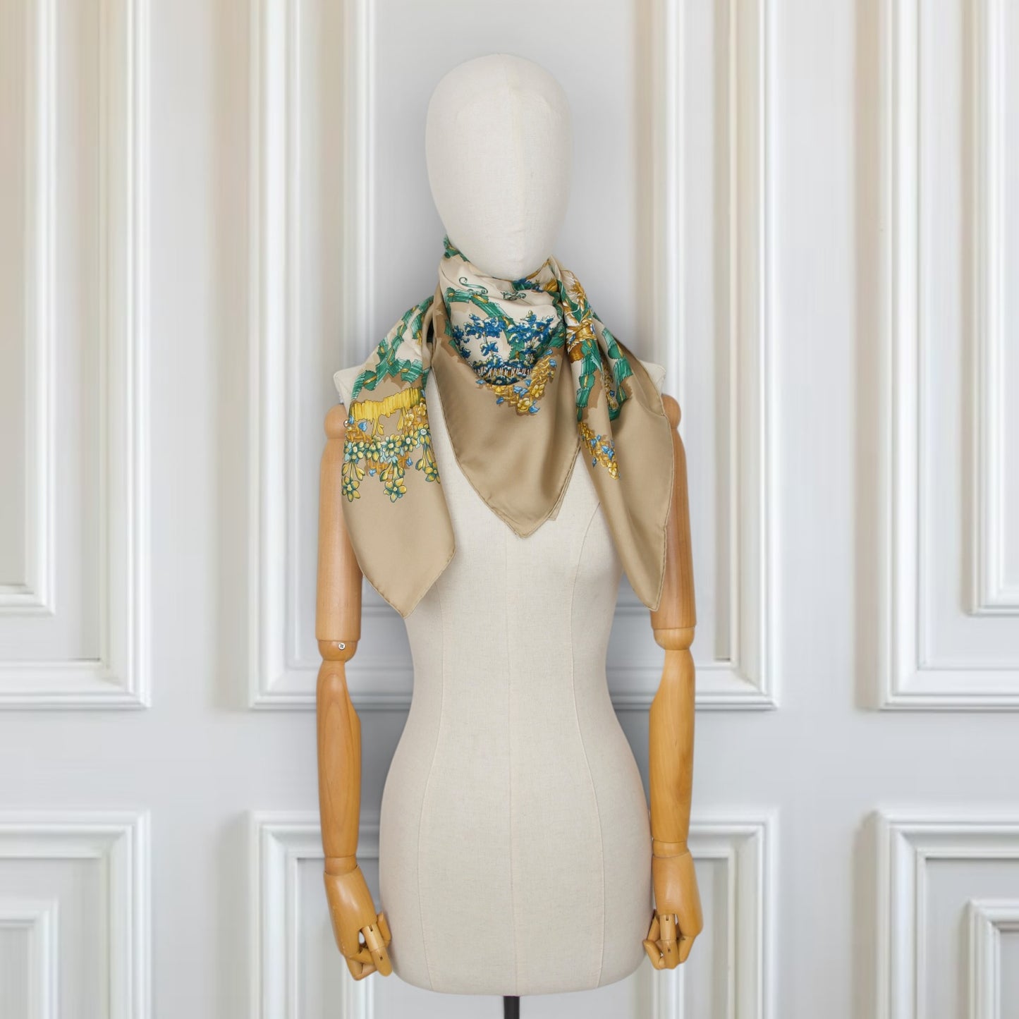 Hermès Carré "Le sacre du Printemps" beige