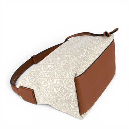 Loewe Cubi Anagram beige