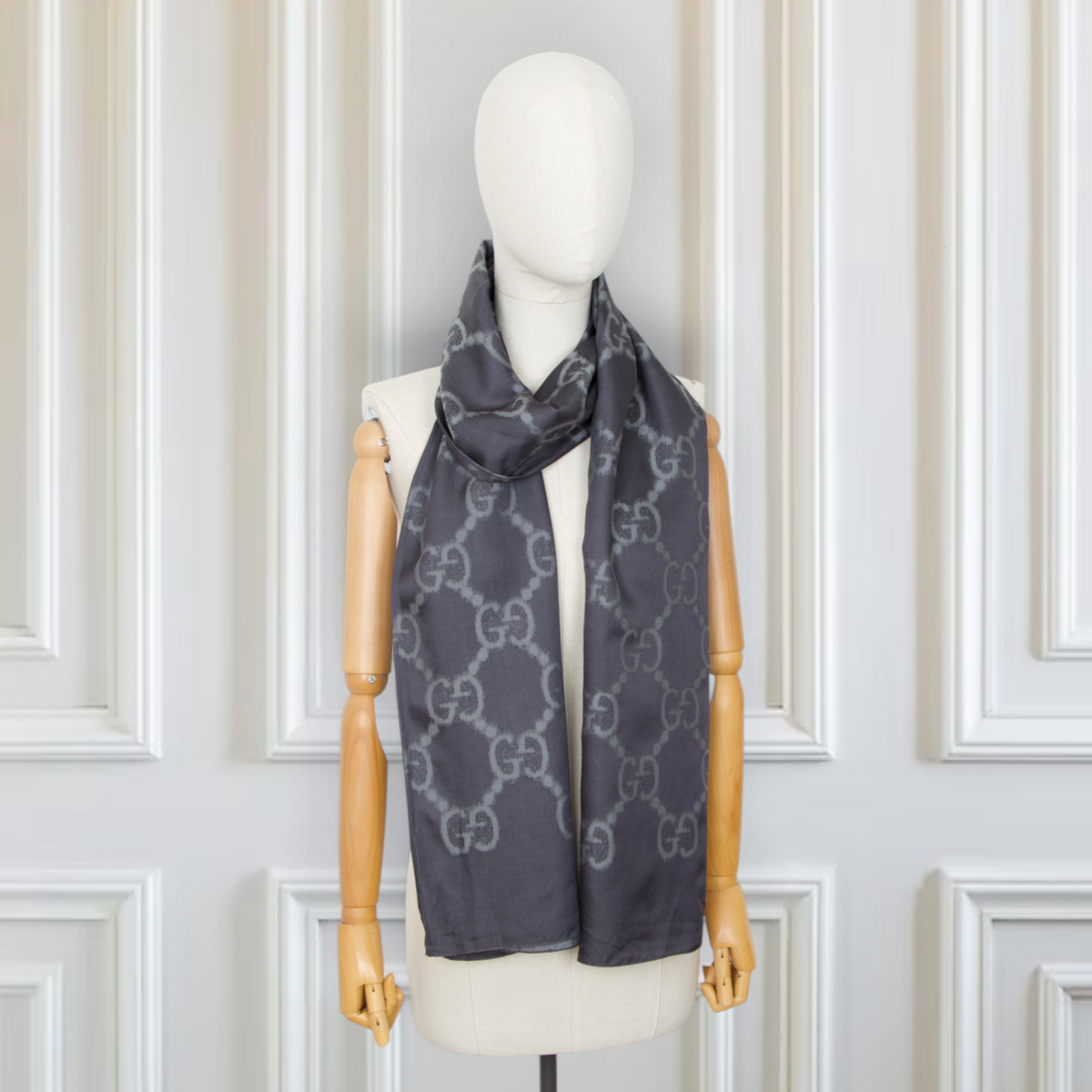 Gucci Wendeschal GG grau
