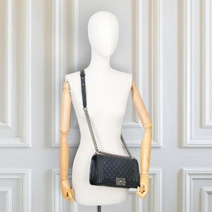 Chanel Medium Boy schwarz RHW
