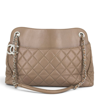Chanel Shopper CC Matelassé taupe