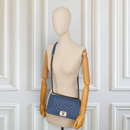 Chanel Medium Boy blau RHW