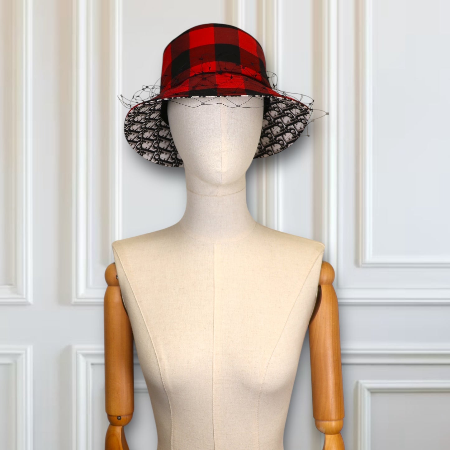 Dior Teddy-D Hut rot kariert Gr. 56