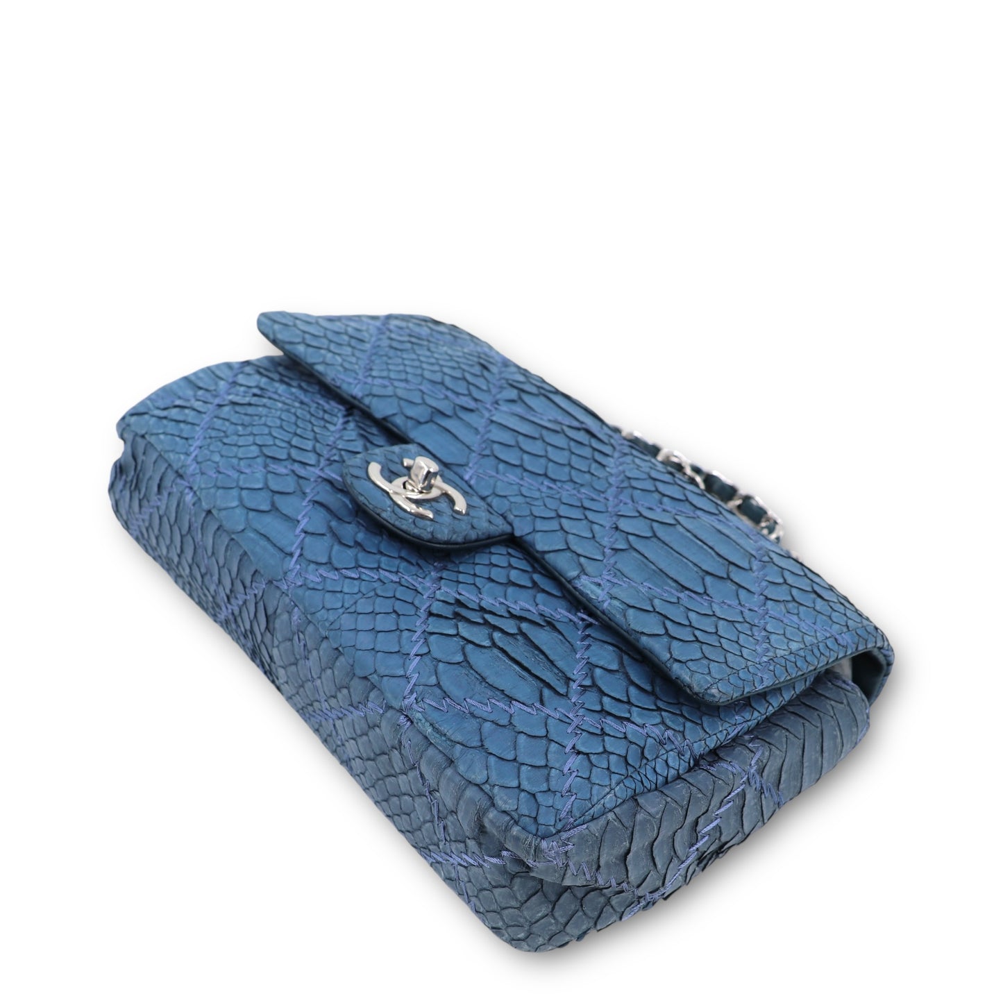 Chanel Ultra Stitch Flap Python blau