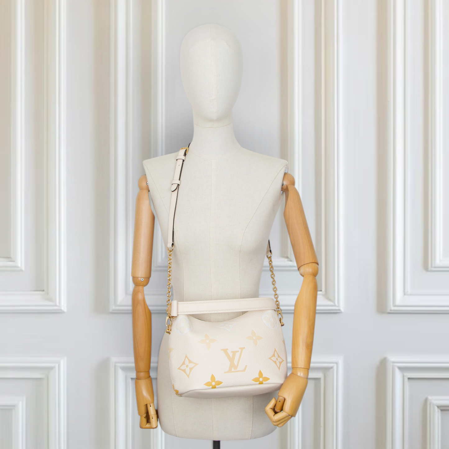 Louis Vuitton Marshmallow PM empreinte by the pool