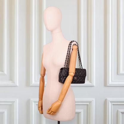 Chanel East West perforated schwarz