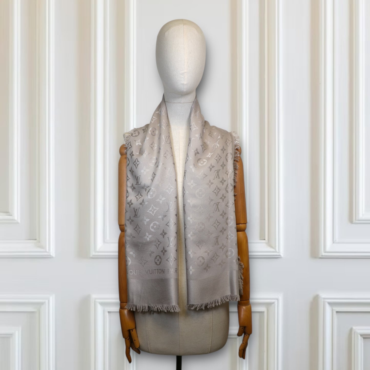Louis Vuitton Monogram Schal grau