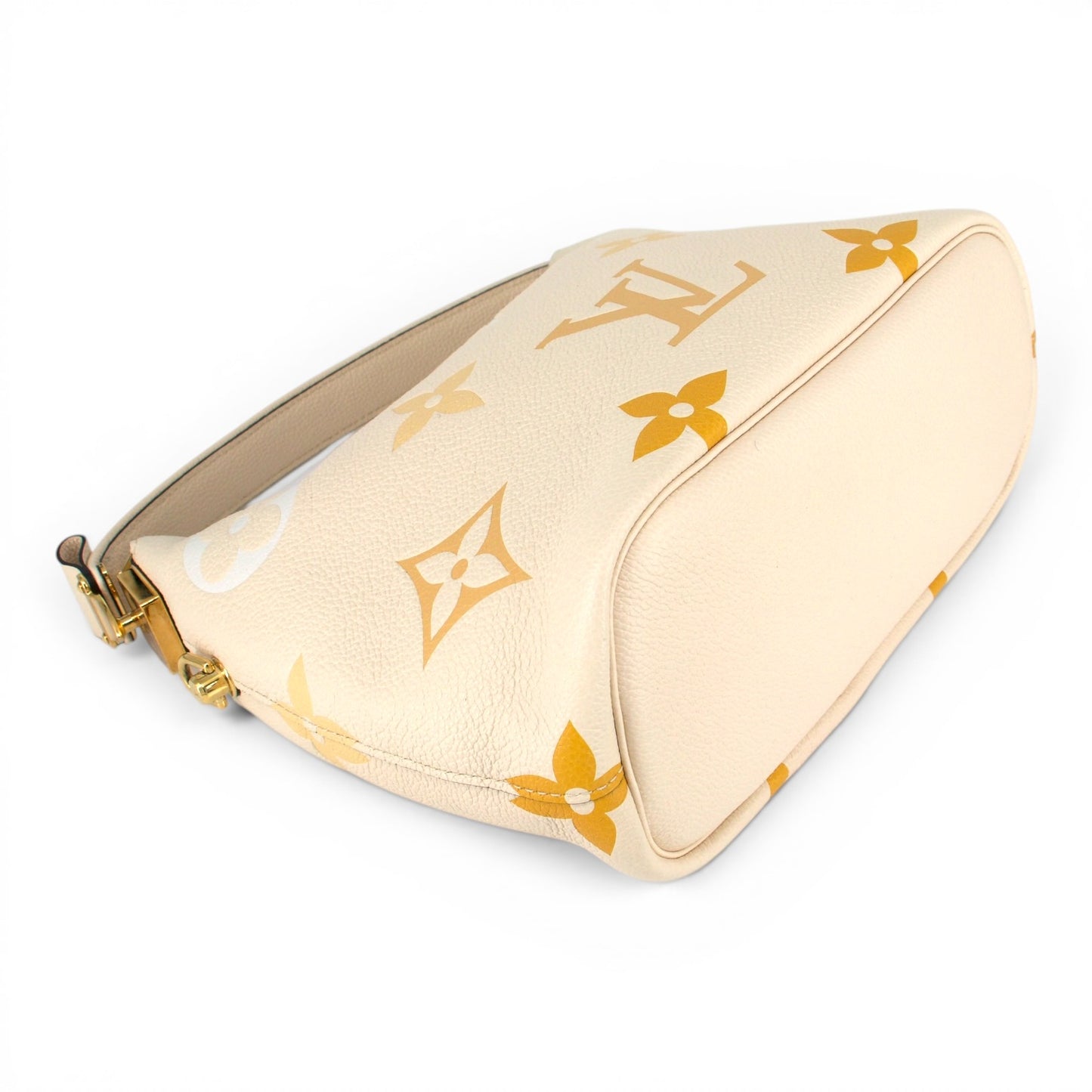 Louis Vuitton Marshmallow PM empreinte by the pool