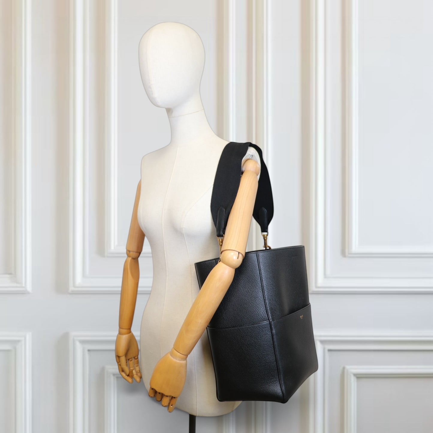 Céline Seau Sangle Beuteltasche schwarz