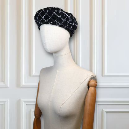 Chanel Beret Tweed marine/weiss Gr. S